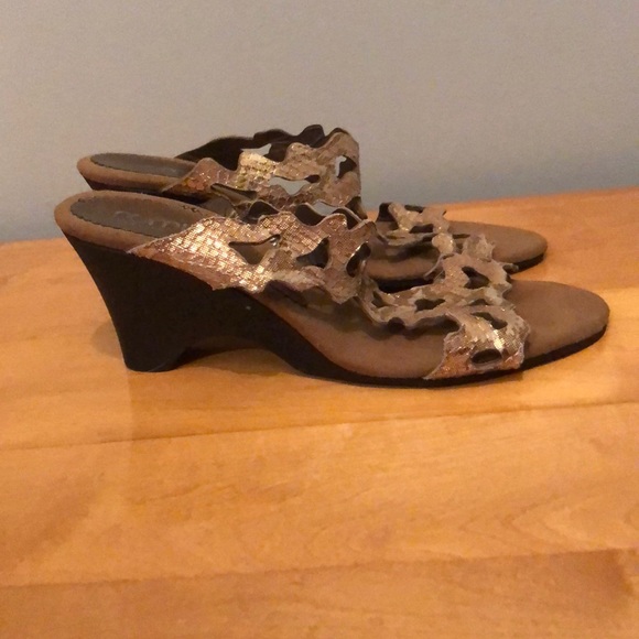 Gold heels - Picture 2 of 5